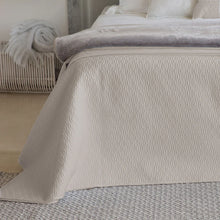 Load image into Gallery viewer, Diamond Coverlet Set