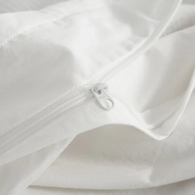 Load image into Gallery viewer, Close-up of white zipper closure on cream duvet cover