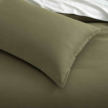 Load image into Gallery viewer, Green duvet zipper closure detail