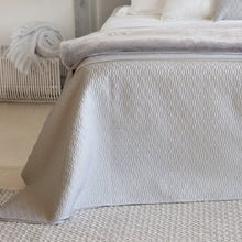 Load image into Gallery viewer, Diamond Coverlet Set
