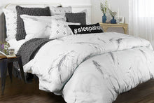 Load image into Gallery viewer, Veren Duvet Cover Set
