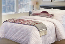 Load image into Gallery viewer, Yura Duvet Cover Set
