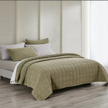 Load image into Gallery viewer, Squares Coverlet Set

